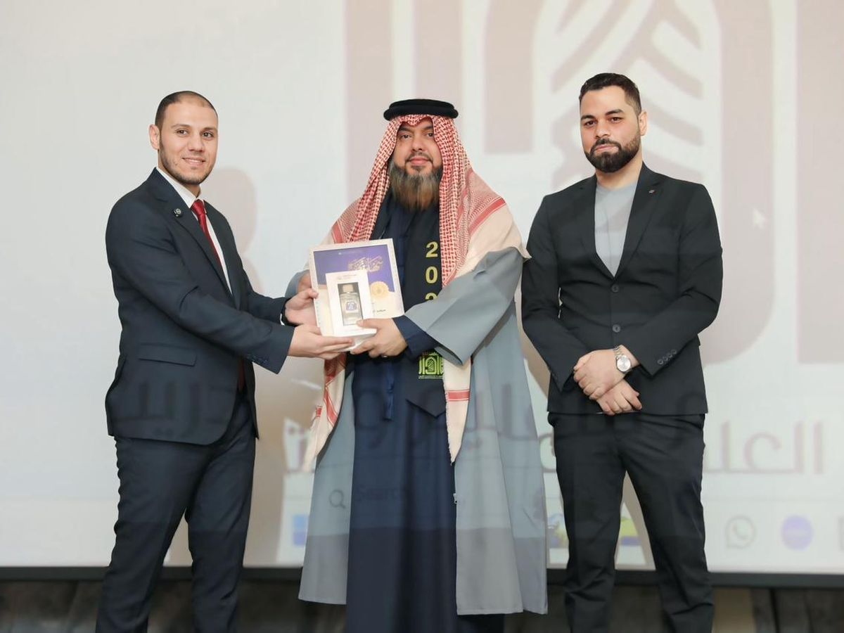 تسليم الشهادات